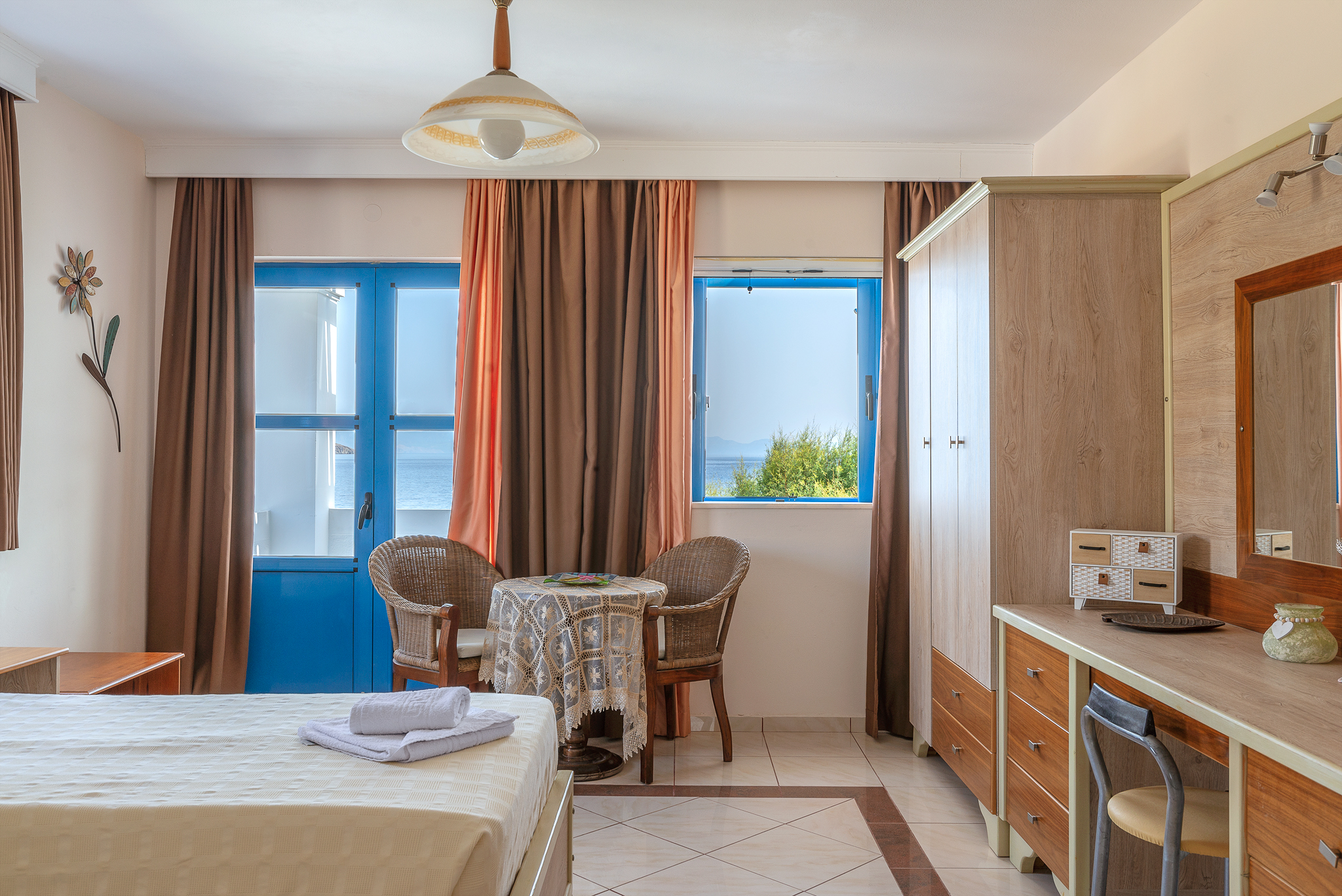 _files/livadia_rooms_gallery/Livadia Beach Apartment (2).jpg