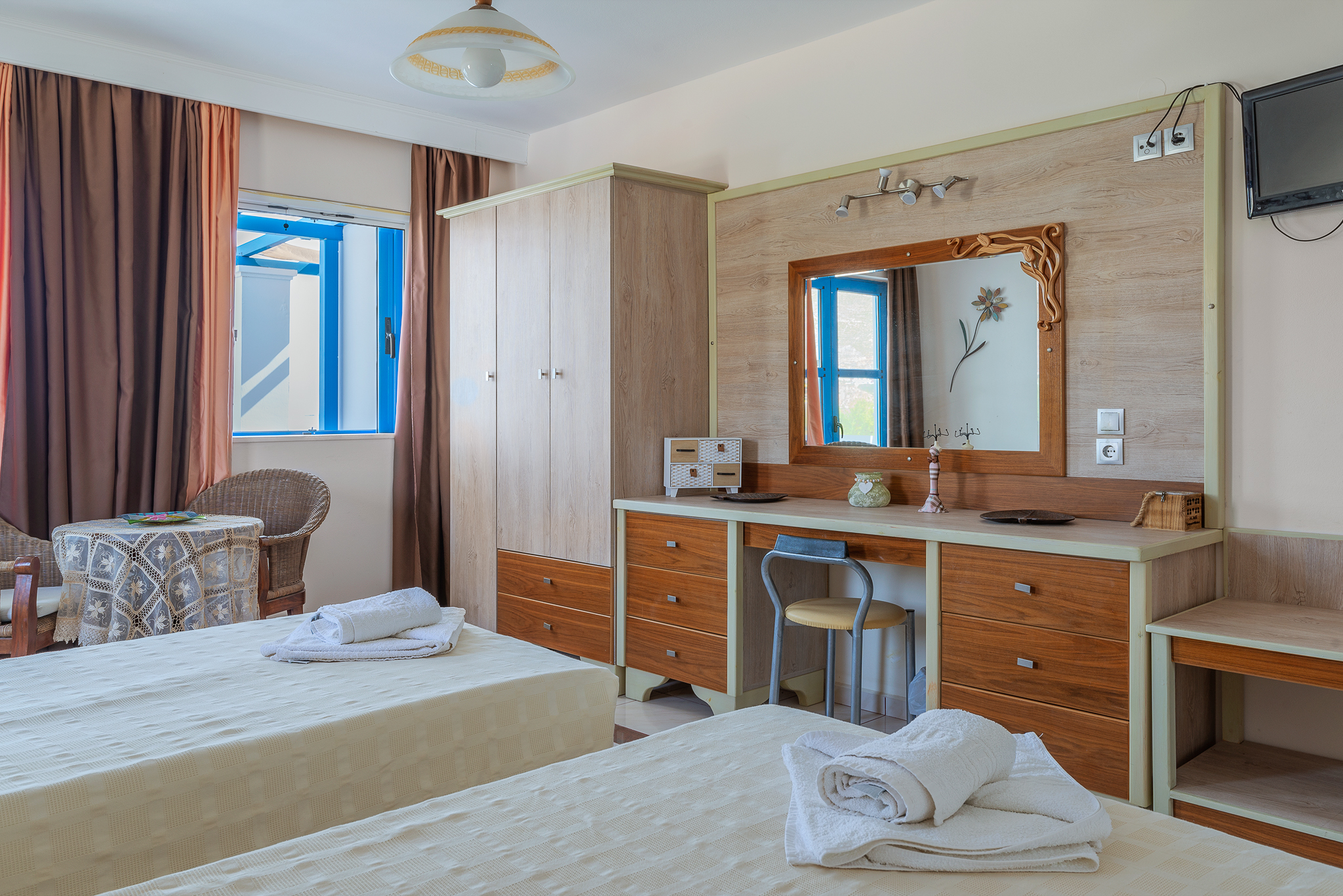 _files/livadia_rooms_gallery/Livadia Beach Apartment (6).jpg