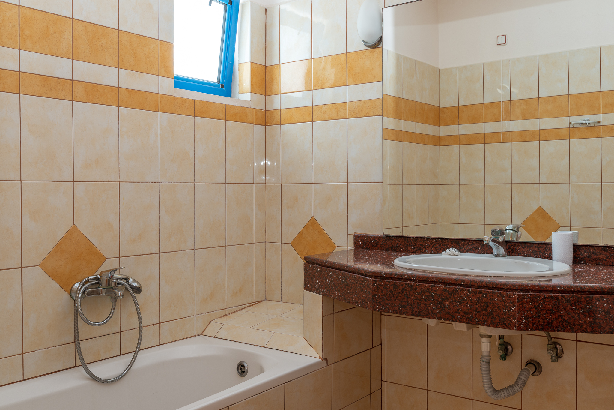 _files/livadia_rooms_gallery/Livadia Beach Apartment (9).jpg