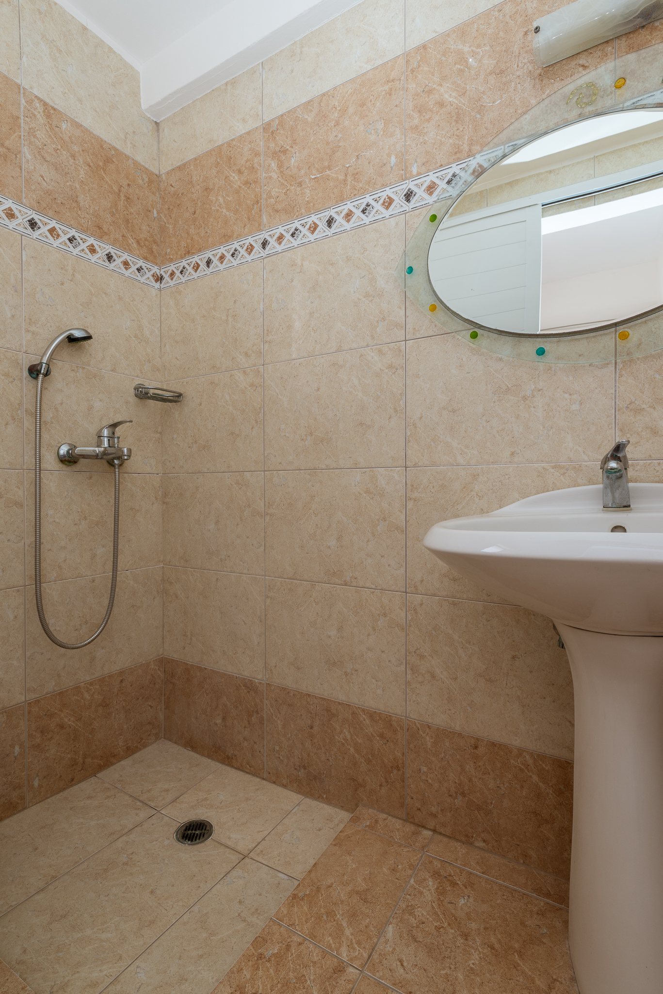 _files/olympus_rooms_gallery/Olympus Apartment Upstairs Twin Beds  (9).jpg