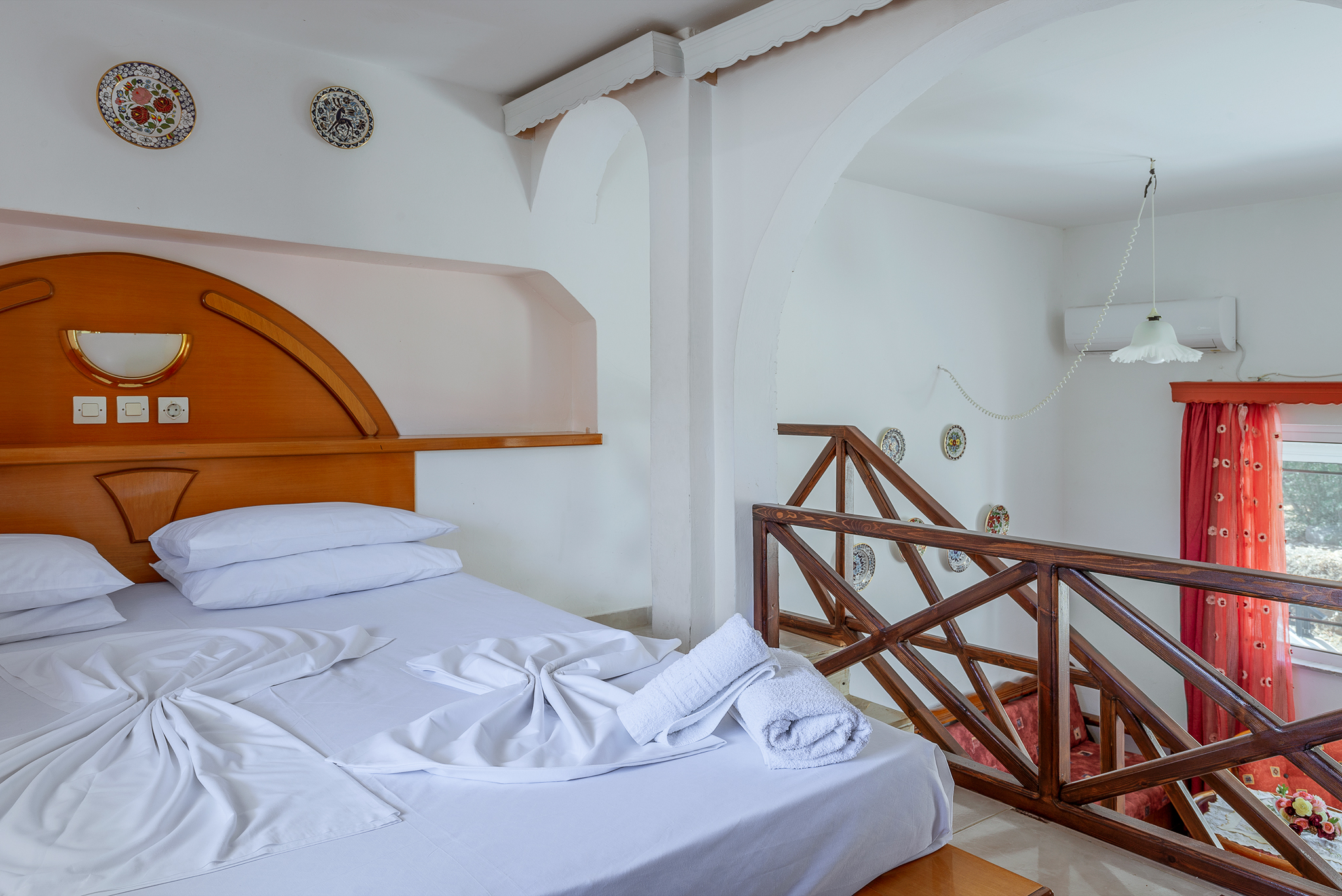 _files/olympus_rooms_gallery/Olympus Apartment Downstairs Double Bed (11).jpg