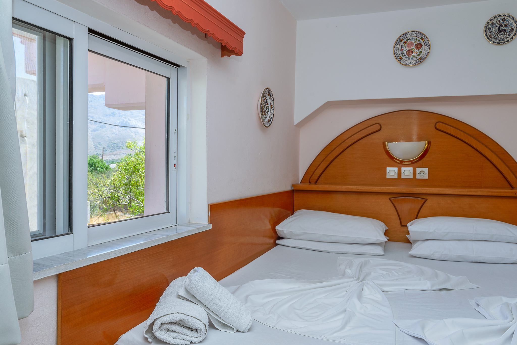 _files/olympus_rooms_gallery/Olympus Apartment Downstairs Double Bed (12).jpg