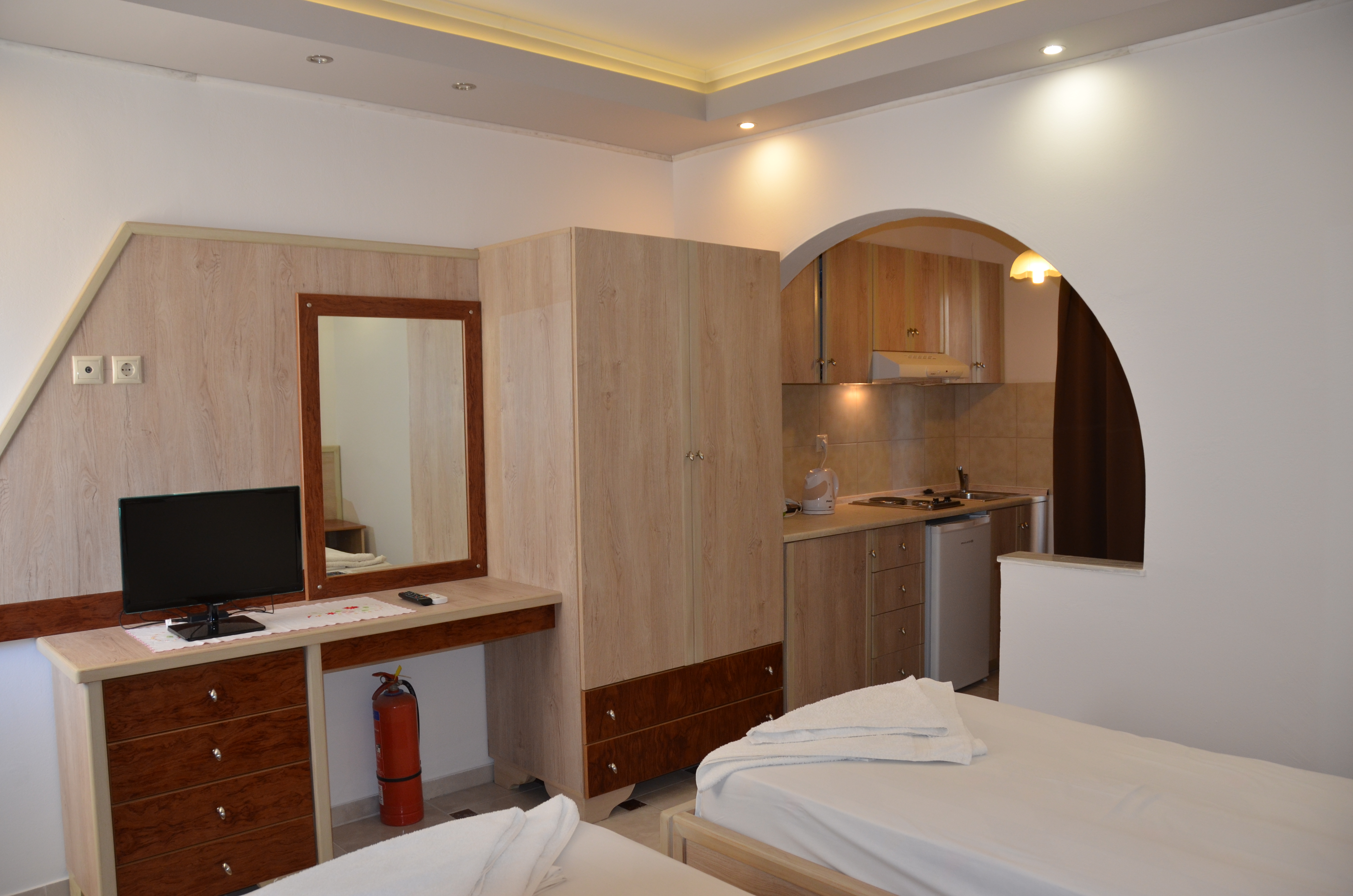 _files/olympus_rooms_gallery/Olympus Apartment Downstairs Twin Beds (3).JPG
